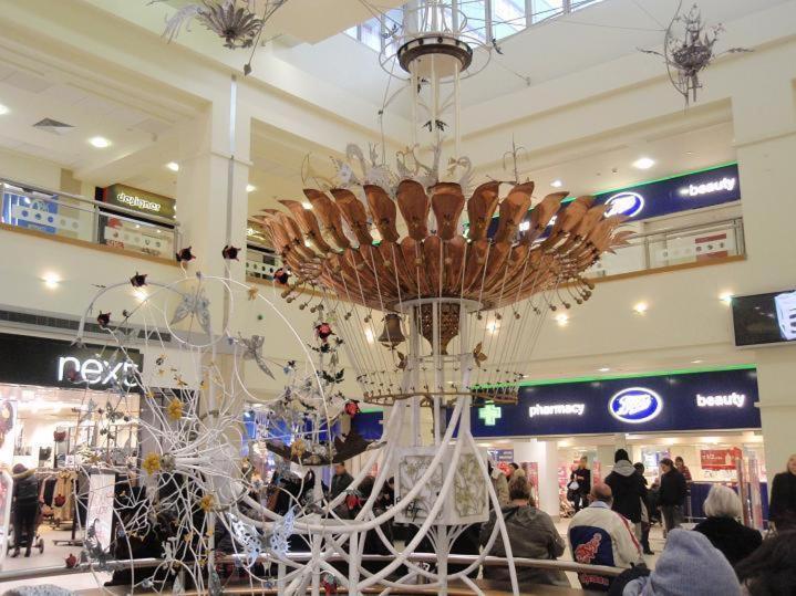 Victoria Centre Apartments In The Victoria Centre Shopping Centre - Nottingham City Centre - 24 Hour Access - Most Central Location, Kitchen - Sunday Check-Out 1Pm - Opposite Hilton By Restaurants & Shops - Outdoor Parking Cars Or Vans Five Pounds A Экстерьер фото