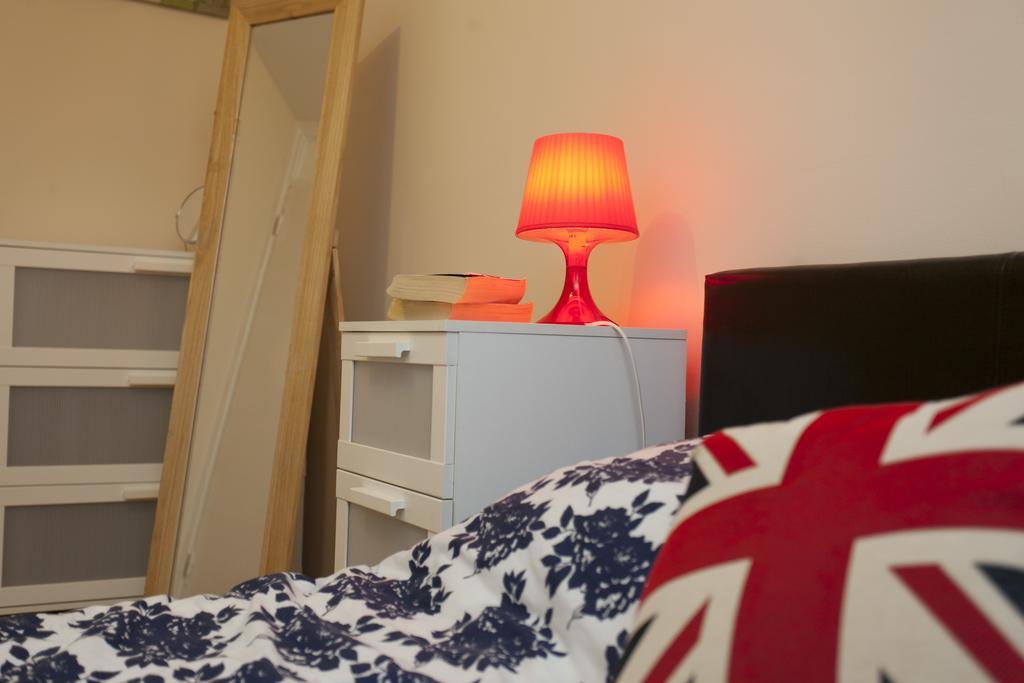 Victoria Centre Apartments In The Victoria Centre Shopping Centre - Nottingham City Centre - 24 Hour Access - Most Central Location, Kitchen - Sunday Check-Out 1Pm - Opposite Hilton By Restaurants & Shops - Outdoor Parking Cars Or Vans Five Pounds A Экстерьер фото